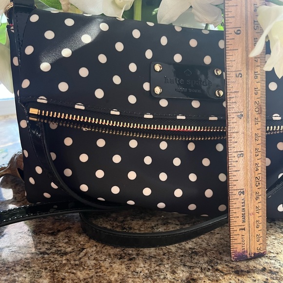Kate spade Crossbody bag. Never used. - Picture 5 of 7